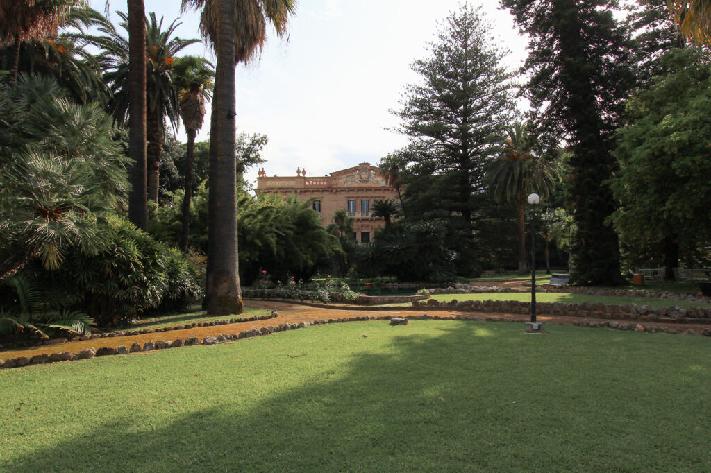 Exterior of Villa Tasca in Palermo, luxury wedding venue at dusk. Destination Wedding Photographer Daniele Pullara.