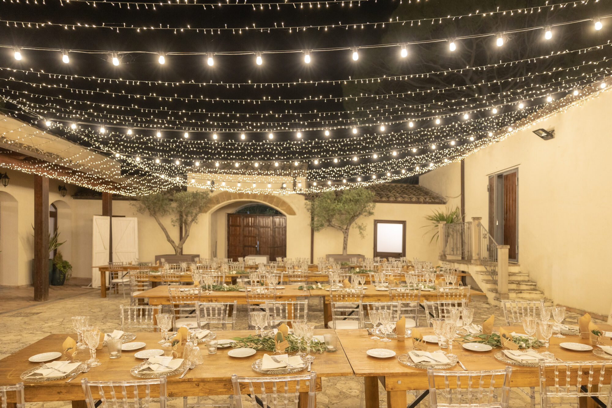 Immagine di tavolata matrimonio siciliano masseria papia agrigento