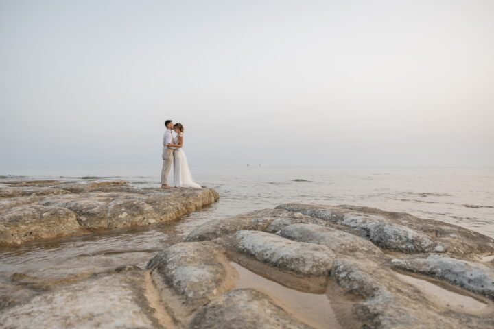 est 9 couple at scala dei turchi realmonte